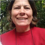 Professora de reforço escolar do primeiro ano até terceiro ano do ensino fundamental. Sou aposentada com 32 anos de carreira no mesmo município