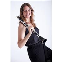 Profesora de clarinete imparte clases de música de todos los niveles, colegio, instituto y conservatorio, y sus diferentes materias (lenguaje musical, harmonía o análisis)