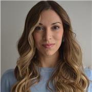 Soprano lirico, laureata con lode e menzione d’onore, impartisce lezioni di canto lirico e tecnica vocale