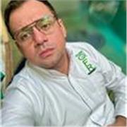 Docente escolar especializado en la enseñanza del idioma inglés, con sólida experiencia en entornos de aprendizaje