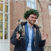 Hai bisogno di una mano per superare i tuoi esami di Inglese? Bene, possiamo farlo insieme divertendoci.