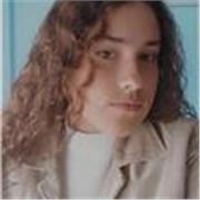 Joven de segundo de carrera que puede dar clase a primaria y la ESO de manera presencial y online.