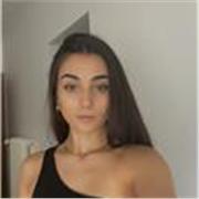 Estudiante de psicología da clases de matemáticas
