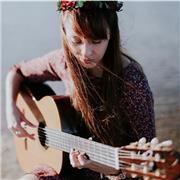 Profesora de Guitarra con mucha experiencia: Moderno, versiones, clásico etc