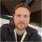 Soy profesor de inglés nativo y ofrezco clases particulares para adultos. 