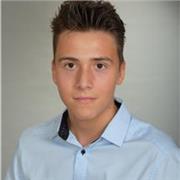 BWL Tutor, der mehrere Altersgruppen unterrichten kann und dies gerne macht.