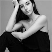 Diplomata in pianoforte impartisce lezioni personalizzate in studio privato con metodo su misura