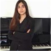 Soy una persona apasionada por la enseñanza y el aprendizaje, con una formación sólida en idiomas, humanidades y música. 