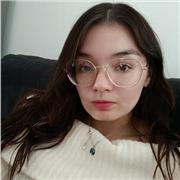 Donne des cours de soutien scolaire pour élèves de primaire ou collège.