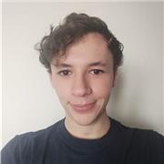 Professor de inglês particular que atualmente cursa letras e é apaixonado por educação