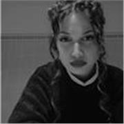 Studentessa logopedia che offre supporto allo studio e riabilitazione logopedica