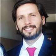 Profesor de Biologia imparte clases para alumnos de secundaria, terciario y universitarios