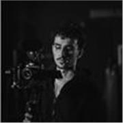 Vidéaste en freelance et diplômé de 3iS, je propose des cours pratiques de tournage pour développer votre créativité et maîtriser
