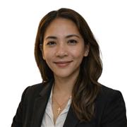 English Tutor for Students and Professionals – Online Lessons with Real-World Communication Focus