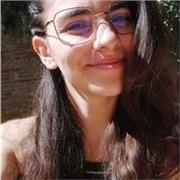 Diplomata al liceo linguistico, frequento l'università nella facoltà di biotecnologie mediche