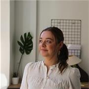 I’m a native English speaker with experience as a private tutor and teaching assistant in a top London school