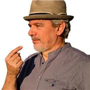 Per chi ha sempre amato disegnare ma non ha avuto la possibilità di provarci. Entrare in modo leggero e divertente nella materia