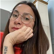 Docente abilitata impartisce lezioni nelle discipline afferenti l'area umanistica e le lingue straniere