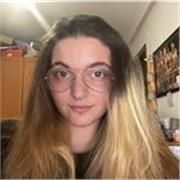 Soy una chica joven con muchas ganas de enseñar y ayudar a todo el que lo necesite. 