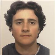 Studente ingegneria politecnico Milano impartisce lezioni a studenti medie e superiori