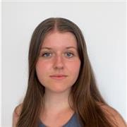 Acabo de terminar mi grado profesional en enseñanzas musicales y estoy dispuesta a enseñar a tocar la guitarra a cualquier persona interesada en aprender a tocar el mejor instrumento del mundo!