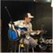 Chitarrista compositore con esperienza live offre lezioni di chitarra a principianti