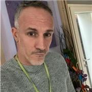 Cerchi un aiuto a svolgere compiti, frequenti scuole elementari e medie, sono in grado di aiutarti volentieri.