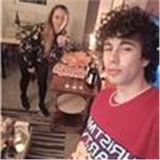 Doy clases de Lengua Castellana y literatura. Soy estudiante de arte dramático