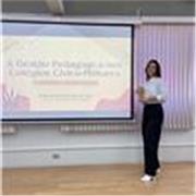 Professora de reforço escolar, para os anos iniciais, em caso de ensino fundamental II, auxílio na organização e planejamento