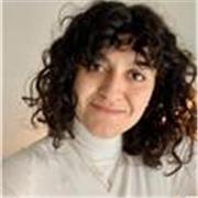 Laureata in Lettere offro aiuto in italiano e latino; Conosco Inglese e Francese e offro le mie conoscenze ai ragazzi