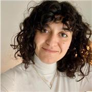 Laureata in Lettere offro aiuto in italiano e latino; Conosco Inglese e Francese e offro le mie conoscenze ai ragazzi