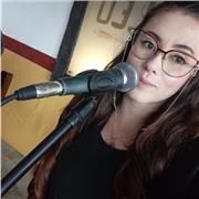 Profesora de técnica vocal con 12 años de experiencia en la música. Técnicas sencillas. Aprende a cantar conmigo