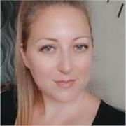 Ma langue maternelle est l'espagnol et j'aimerais pouvoir enseigner. J'ai des connaissances en français et en anglais de niveau B1