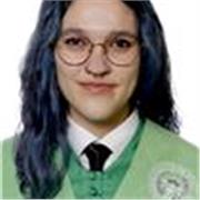 Me defino como una persona entusiasta, empática y amable, capaz de dar clase a niños de primaria y secundaria que quieren aprender