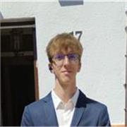 Futuro estudiante de Estudios Ingleses con intención de dedicarse a la enseñanza de idiomas y con un nivel C2 de inglés ofrece clases particulares de manera on-line o presencial en Alcalá de Guadaíra. 