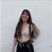 Profesora imparte clases de todas las asignaturas