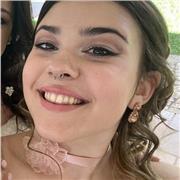 studentessa con certificazione b1 impartisce lezioni di inglese per elementari, medie e istituti superiori