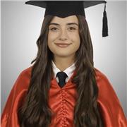 Estudiante de Derecho apasionada de las letras y en su enseñanza, desde la economía hasta la literatura o el inglés.