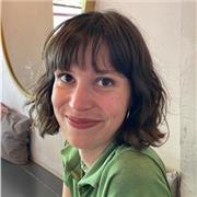 Profesora de Física y Química para la ESO y Bachillerato, y de matemáticas para la ESO, en remoto o en Madrid