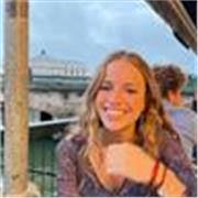 Estudiante de tercero de ADE y Business Analytics con nivel de inglés alto, dispuesta a dar clases de diferentes materias a jóvenes