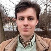 Uczę historii, szczególnie uczniów szkół średnich. Preferuje lekcje online, ale mogę też spotykać się w Warszawie.