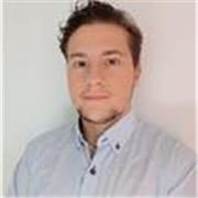 Titulado en bachillerato con 9'05 y con notas sobresalientes desde primaria.