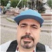 Arabischlehrer für Kinder und Erwachsene, der die Prinzipien des Lesens und Schreibens vermittelt