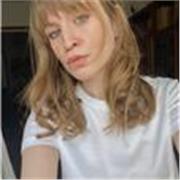 Laureata in Filosofia e successivamente in Editoria, propongo supporto e approfondimenti nelle discipline umanistiche