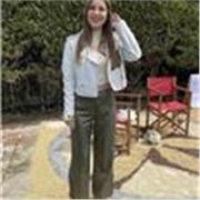 Estudiante de Integración social imparte clases a niños y niñas de todas las edades