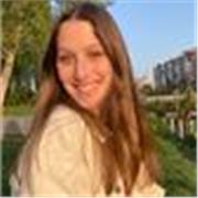 Profesora de Matemáticas que imparte clase a todas las edades