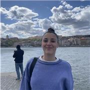 Profesora titulada con experiencia en el sector de la natación con más de cinco años trabajados en el sector.