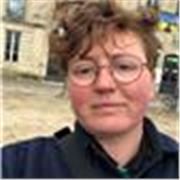 Professeure titulaire donne cours particulier