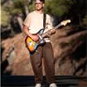 Profesor de guitarra (clásica, acústica y eléctrica) y bajo eléctrico, además de composición, armonía y teoría musical