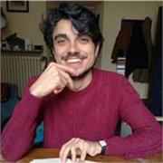 Laureato magistrale in Filosofia impartisce lezioni a studenti universitari e liceali